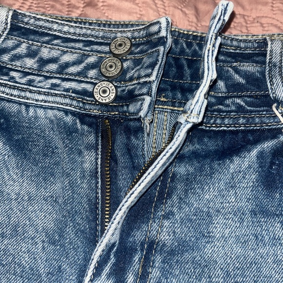 Flamingo Wash Button Fly Raw Hem Mid Rise Denim Shorts - Picture 3 of 7